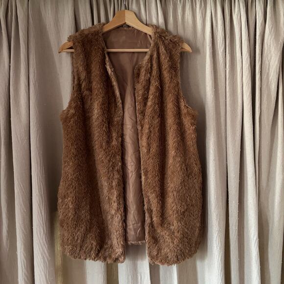 Betsey Johnson Jackets & Blazers - Betsey Johnson Faux Fur Vest M Brown Tan Open Front Lined Satin Soft Cozy Boho